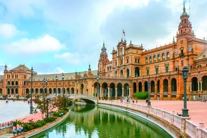 Seville: Alcázar,Cathedral and Plaza España Private Tour - A private guide makes the tight schedule work