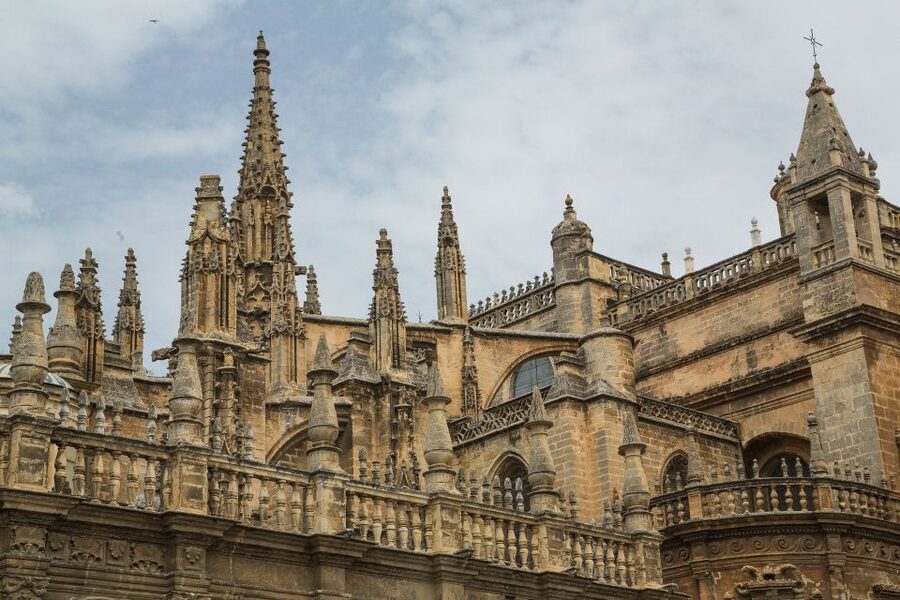 Seville: Alcázar, Cathedral & Giralda Fast Track Guided Tour - Climbing the Giralda