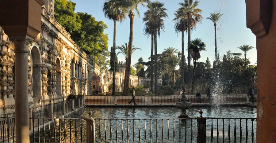 Seville: Alcazar & Cathedral Skip-the-Line Guided Tour - Climbing the Giralda for Seville views