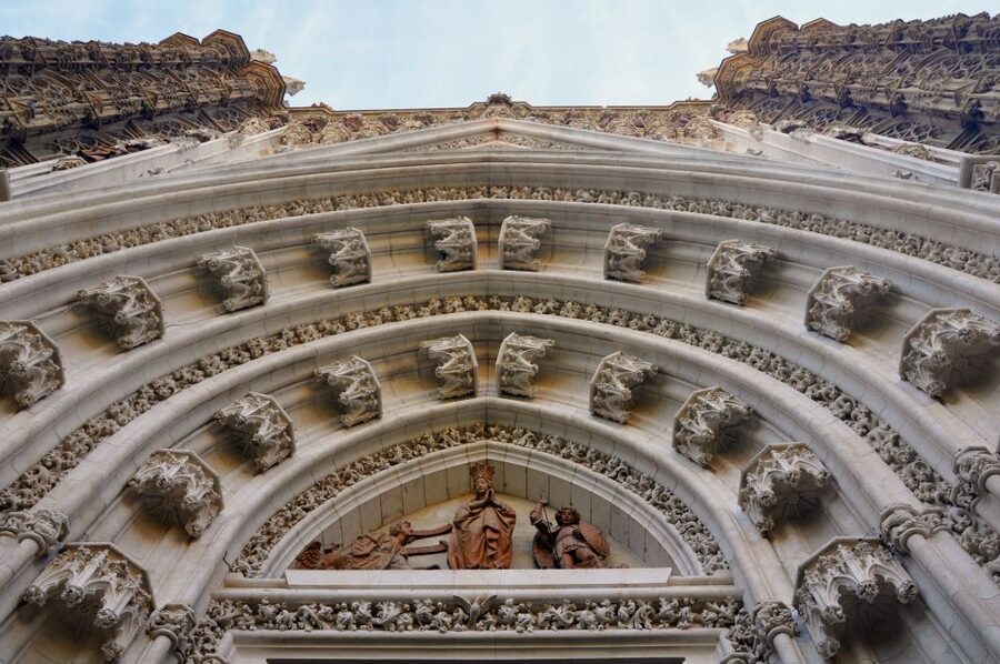 Seville: Alcazar & Cathedral Skip-the-Line Guided Tour - Free time before the Alcazar