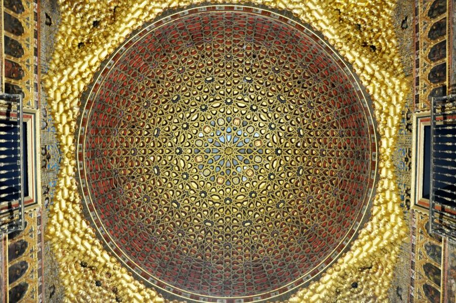 Seville: Alcazar & Cathedral Skip-the-Line Guided Tour - Entering the Alcazar royal palaces