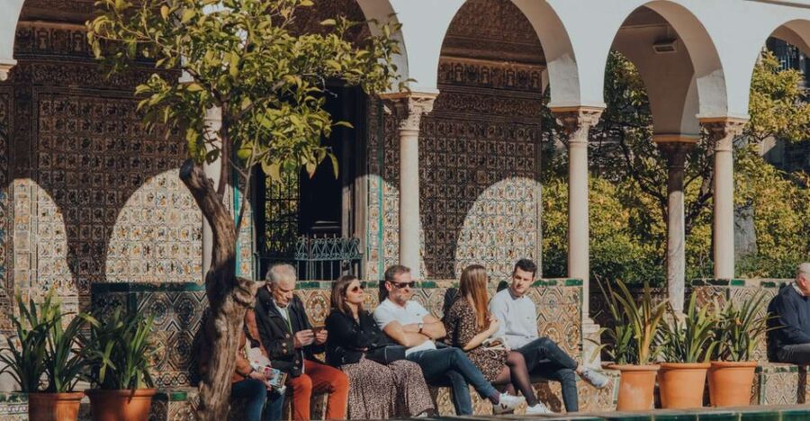 Seville: Alcázar Fast-Track Access with Guided Tour - Shared or private tour?