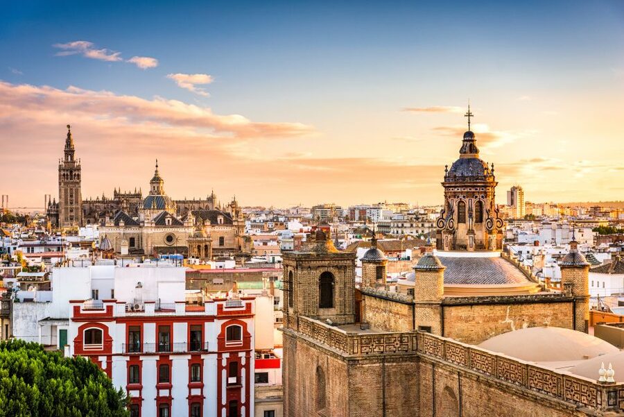 Seville: Alcázar Guided Palace Tour with Priority Access - Who should book this Alcázar tour?