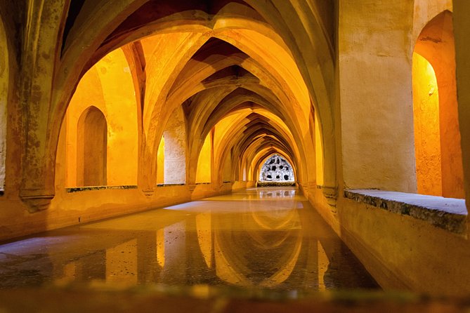 Seville Alcázar: Guided Premium Tour with Priority Entrance - What 90 minutes really gives you