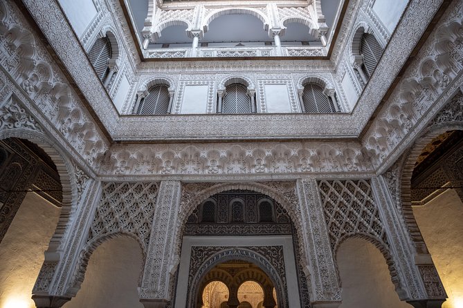 Seville Alcázar: Guided Premium Tour with Priority Entrance - Guide quality and group size