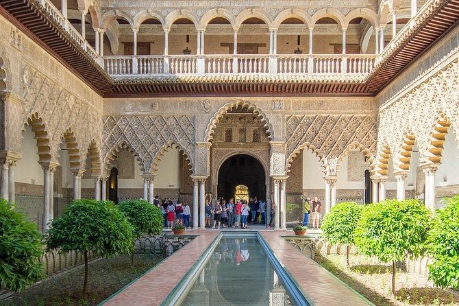 Seville Alcázar: Guided Premium Tour with Priority Entrance - Justice Hall and the Patio de la Morería