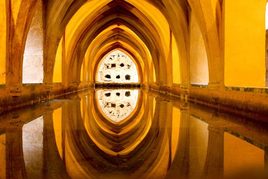 Seville: Alcazar Skip-the-Line Guided Tour with Tickets - What the guide adds in crowded spaces