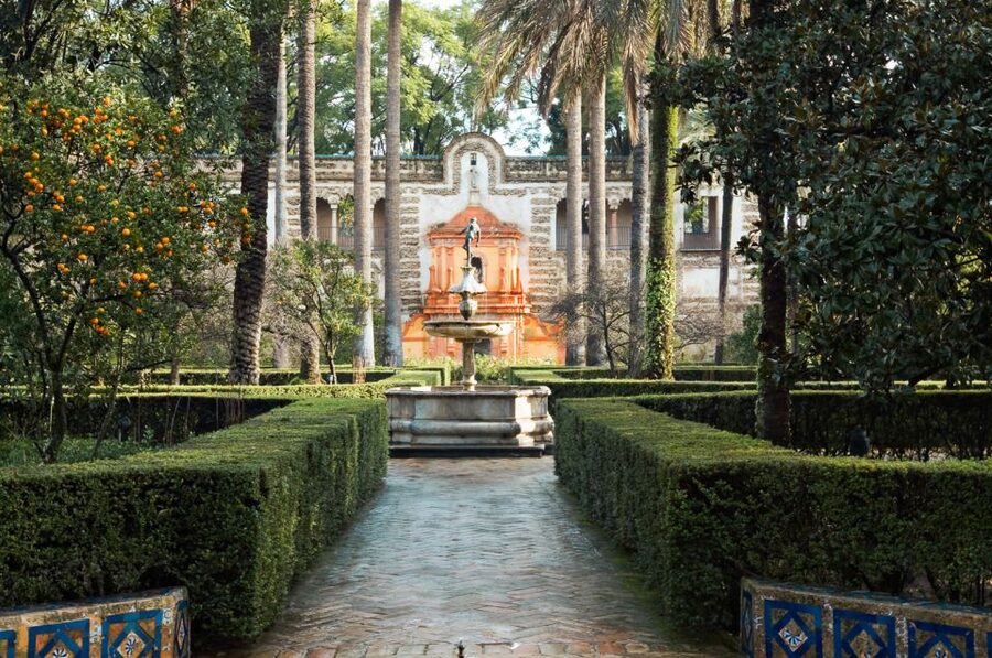 Seville: Alcazar Skip-the-Line Guided Tour with Tickets - French language and accessibility