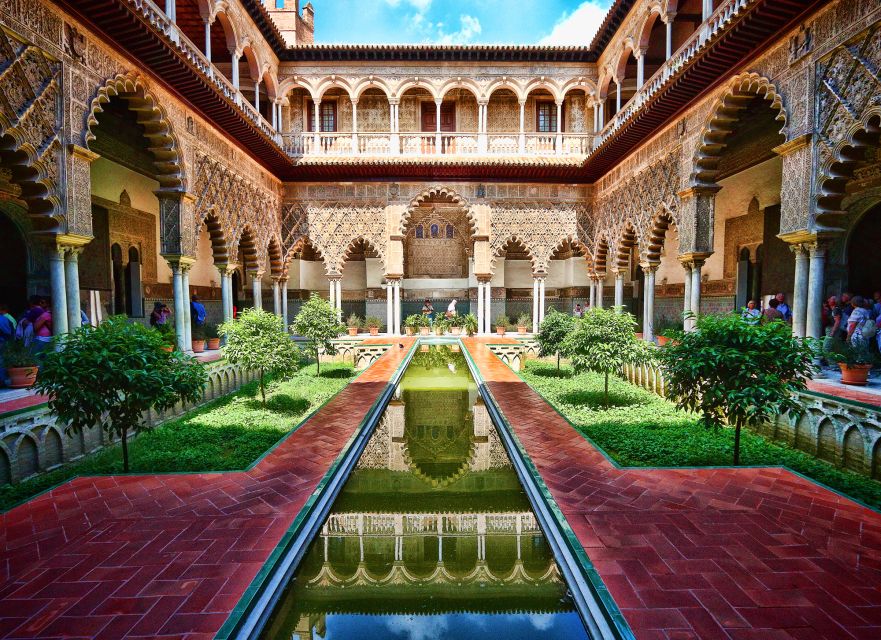 Seville: Alcázar Tour with Tickets Included - The guides make the biggest difference