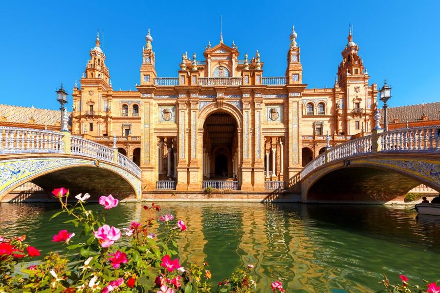 Seville: Authentic and Romantic Horse-Drawn Carriage Ride - Summer heat, rain, and what to bring