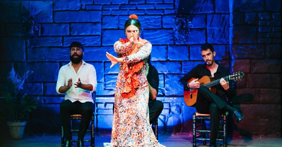 Seville: Baraka Sala Flamenca Show with Drink in Triana - Why the intimate room makes a difference