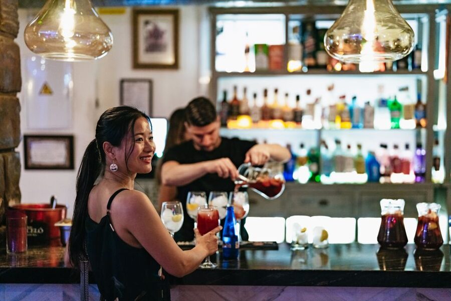 Seville: Baraka Sala Flamenca Show with Drink in Triana - The strongest reasons to book