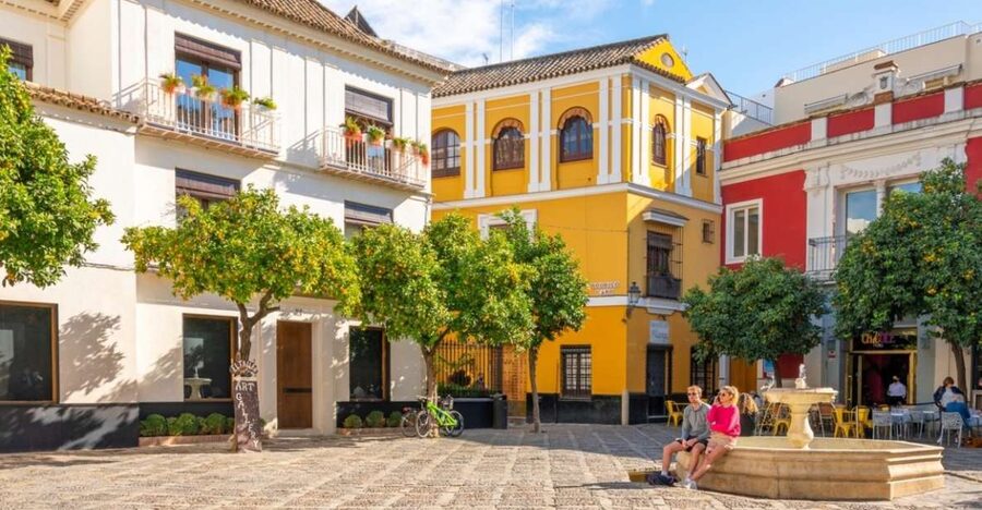 Seville: Barrio de Santa Cruz Small Group Walking Tour - Why Barrio Santa Cruz works well as a walking tour