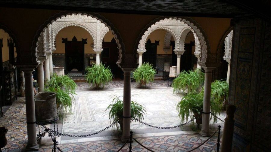 Seville: Casa de Pilatos and Condesa de Lebrija Palace Tour - What the guides add to the visit