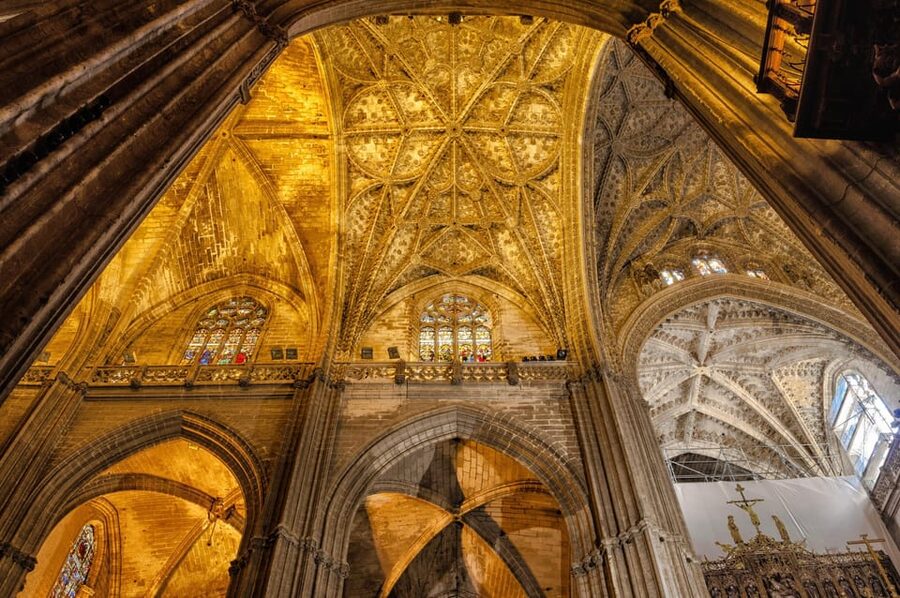 Seville: Cathedral & Alcázar Guided Tour with River Cruise - Heat, timing, and the danger of doing too much