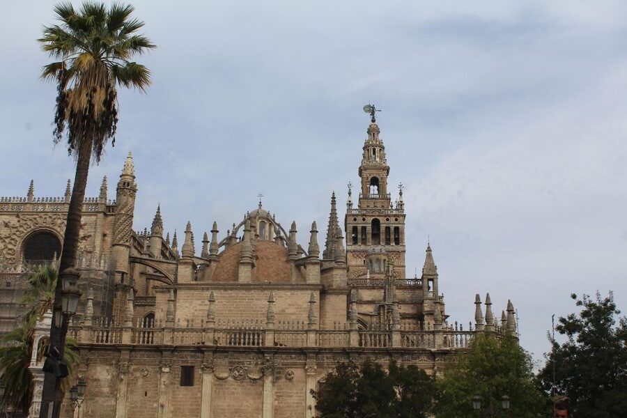 Seville: Cathedral and Giralda Skip-the-line Guided Tour - Climbing La Giralda’s 35 ramps