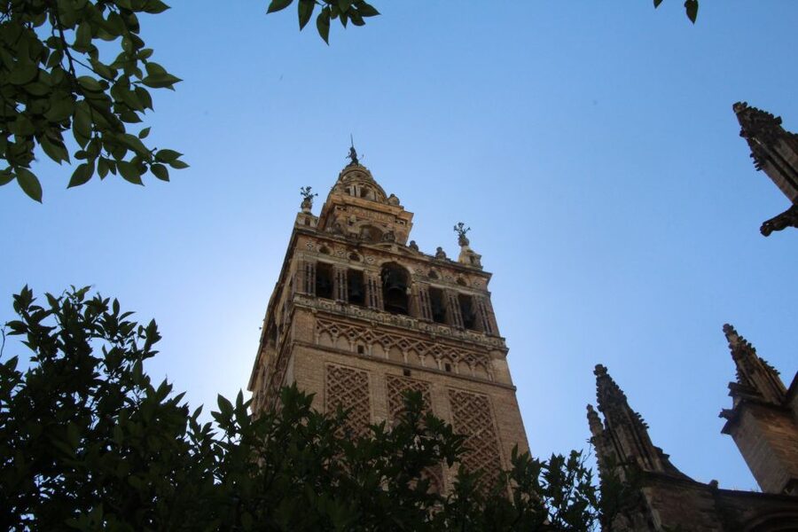 Seville: Cathedral and Giralda Skip-the-line Guided Tour - Crowds, headsets, and the real pace