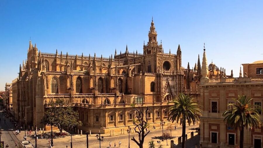 Seville Cathedral and Giralda Tower Guided Tour and Tickets - A cathedral built over 150 years