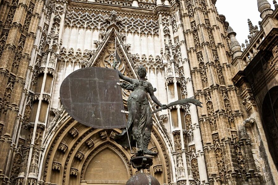 Seville: Cathedral and La Giralda Entry Ticket - La Giralda’s ramps and the climb to the top