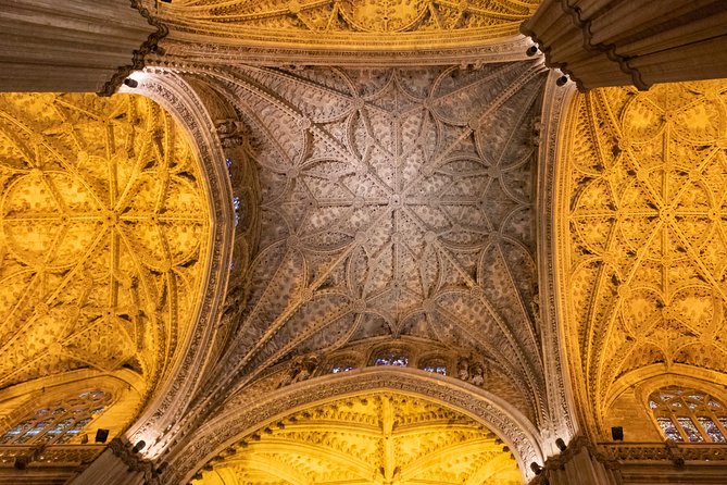 Seville Cathedral and the Giralda skip the line private tour - Why Seville Cathedral deserves a guided visit