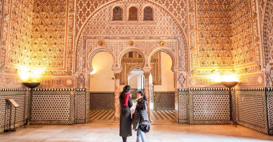 Seville: Cathedral, Giralda & Alcazar Entry With Guided Tour - The guides are the strongest part of the experience