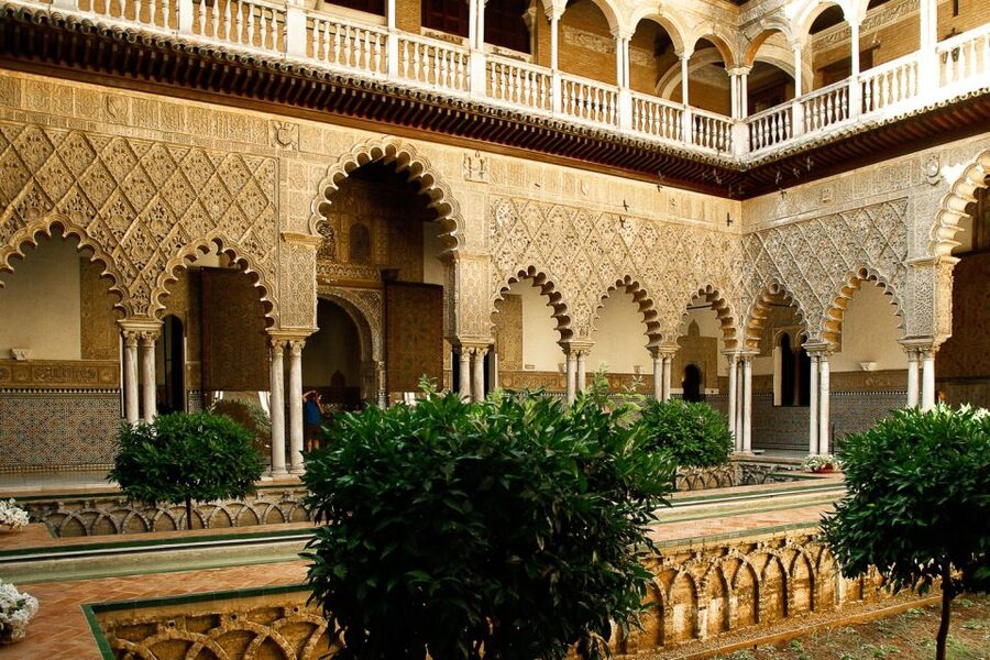 Seville: Cathedral, Giralda & Alcázar Guided Tour - The guide is the tour’s real value