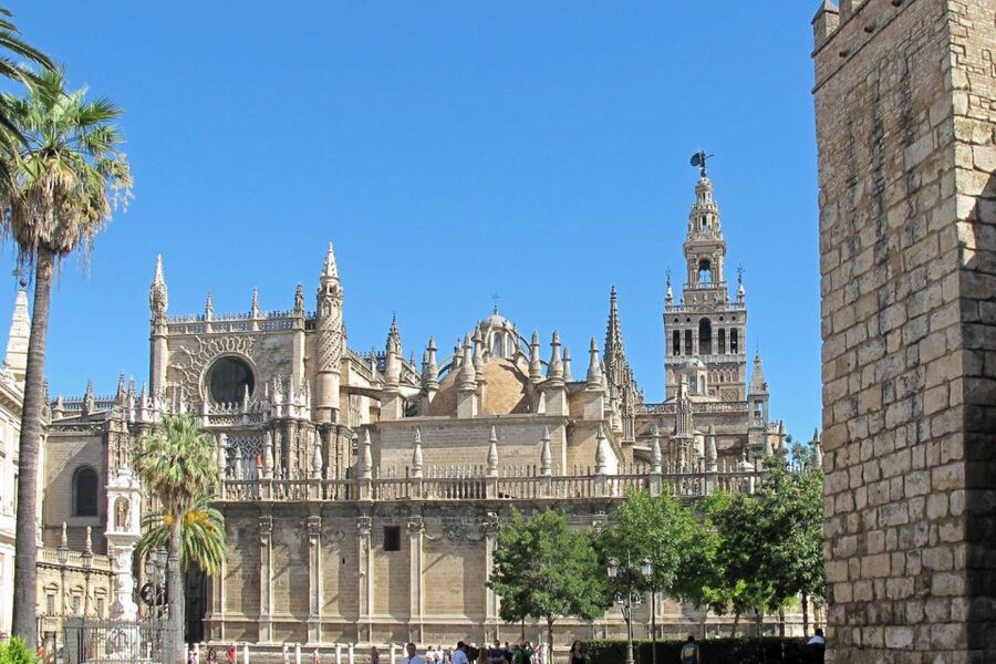 Seville: Cathedral, Giralda & Alcázar Guided Tour - Timing, walking, and crowd management