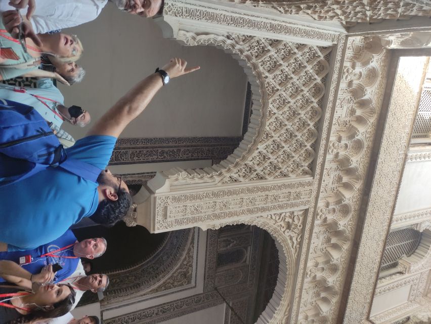 Seville: Cathedral, Giralda, and Alcazar Guided Tour - A guide-led visit makes the difference