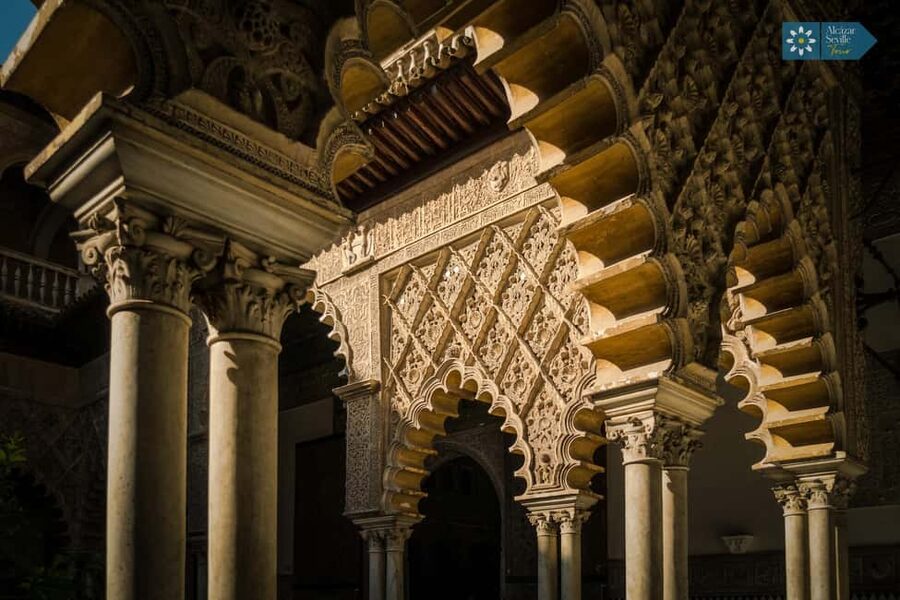 Seville: Cathedral, Giralda, and Royal Alcázar Guided Tour - Seville Cathedral: scale, art, and a famous tomb