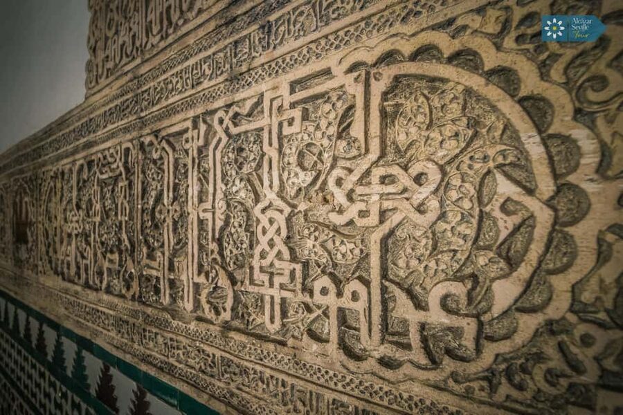 Seville: Cathedral, Giralda, and Royal Alcázar Guided Tour - Guides, headsets, and the human side of the visit