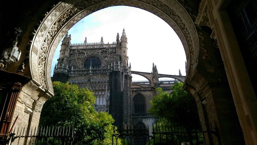 Seville: Cathedral & Giralda Fast-Track Guided Tour - Columbus and Saint Ferdinand III