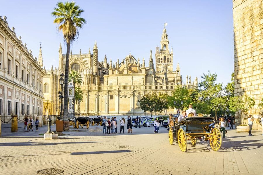 Seville: Cathedral & Giralda Fast-Track Guided Tour - Climbing La Giralda