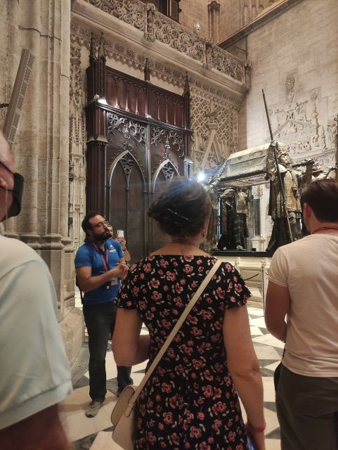 Seville: Cathedral & Giralda Guided Tour with Entry Tickets - Entering the cathedral and finding the highlights