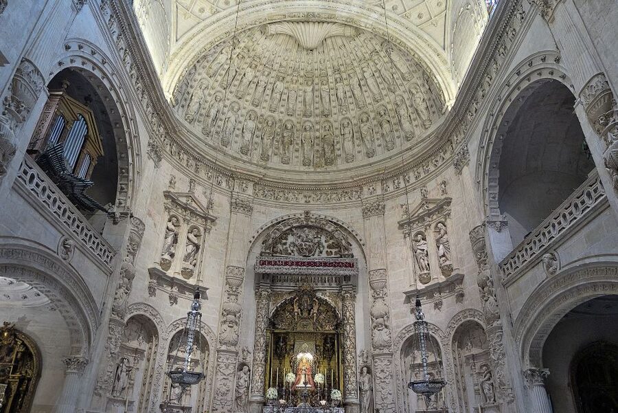 Seville: Cathedral & Giralda Guided Tour with Entry Tickets - Who should choose this tour?