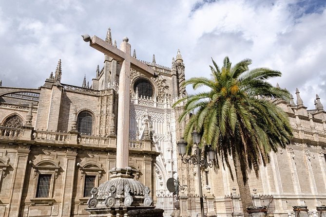 Seville Cathedral Guided Tour with Priority Access. - Timing, meeting point, and the end of the visit