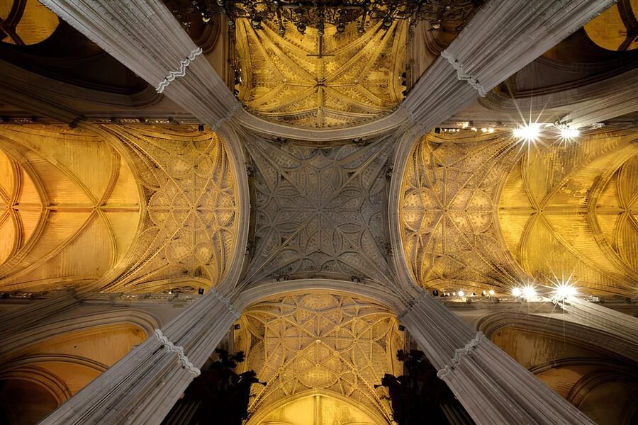 Seville: Cathedral of Seville Guided Night Tour & Light Show - Meeting the Guide and Starting Inside the Cathedral
