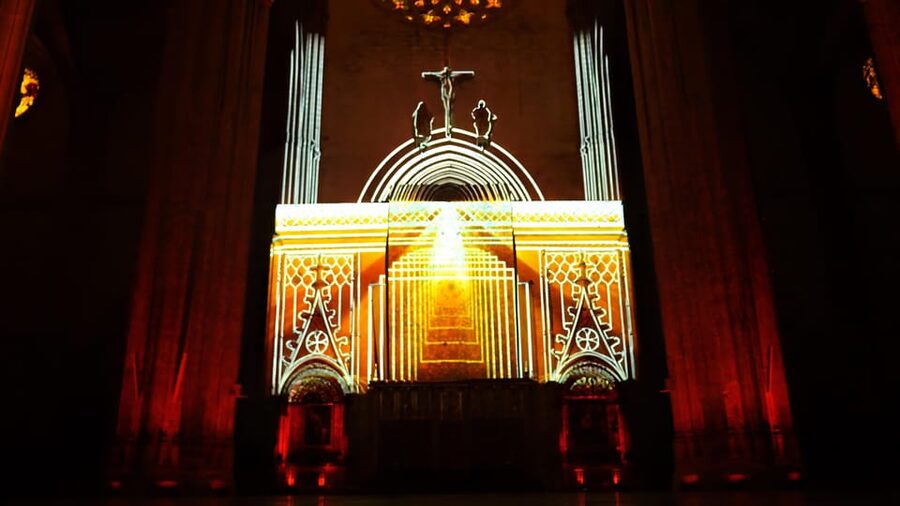 Seville: Cathedral of Seville Guided Night Tour & Light Show - Columbus, Hernando, and the Cathedral’s Human Stories