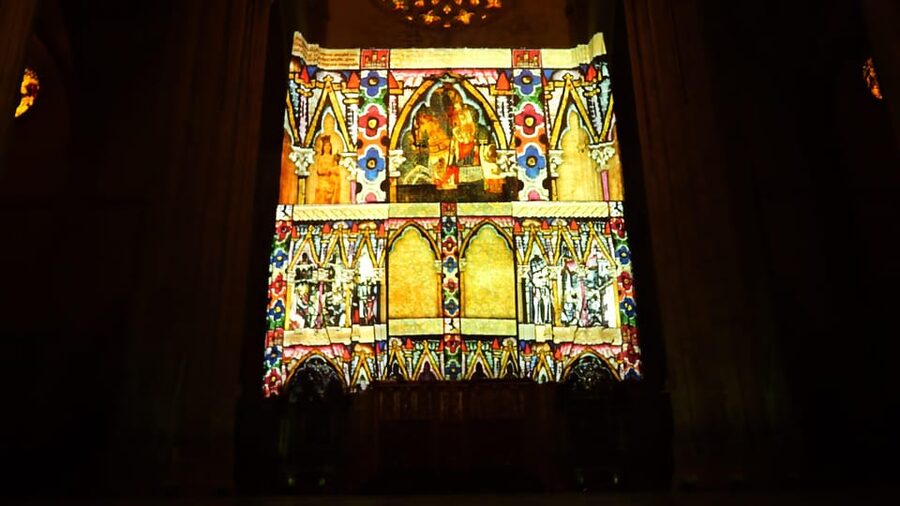 Seville: Cathedral of Seville Guided Night Tour & Light Show - Art by Murillo, Goya, and Martínez Montañés