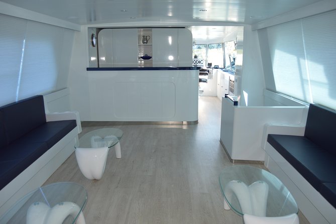 Seville: Cruise along the Guadalquivir River with appetizer - Seating, weather, and small practical details