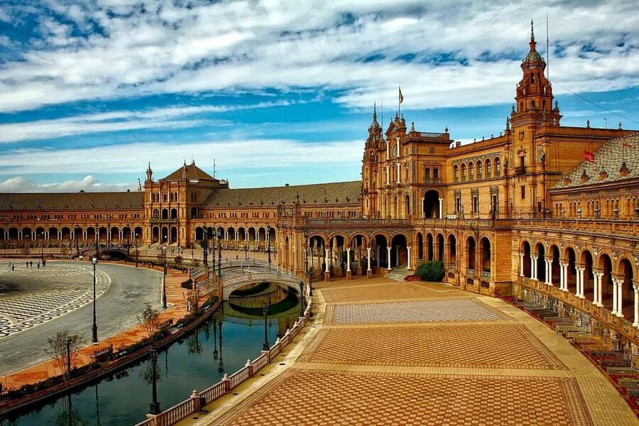 Seville : Discover best plans recommended by local people - Food advice that helps shape the day