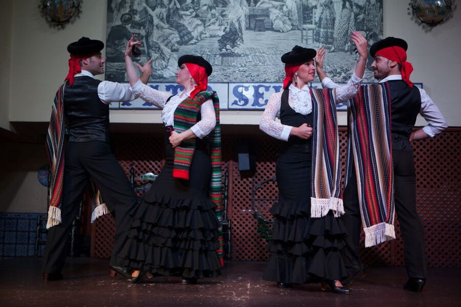 Seville: El Patio Sevillano Flamenco Show Ticket & Dinner - What happens during the 75-minute performance