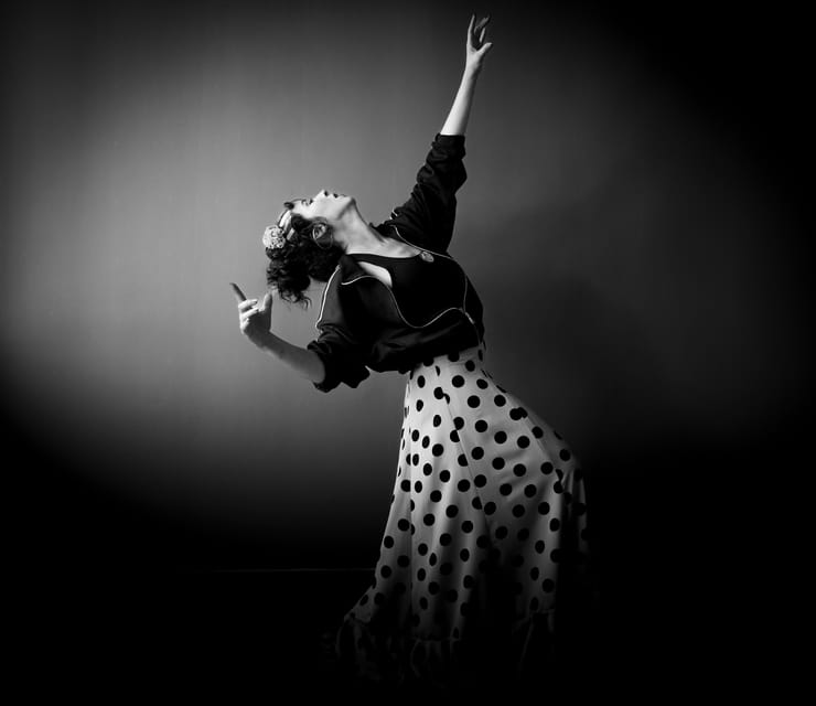 Seville: Enjoy a class of approach to flamenco - Learning tangos footwork, the llamada, and the remate