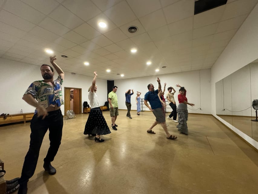 Seville: Enjoy a class of approach to flamenco - Luna’s teaching style and the setting
