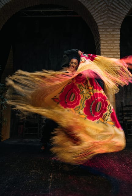 Seville: Enjoy a class of approach to flamenco - Starting with palmas and rhythm