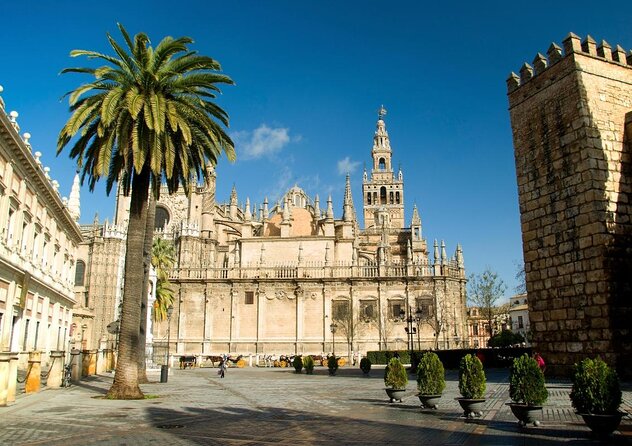 Seville Evening Historical Tour with Haunted History - Why Seville’s ghost stories work best in Santa Cruz