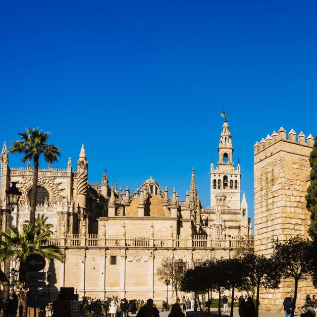 Seville: Fast Track Cathedral Giralda Tower Last minute Tour - Starting at San Cristóbal Gate