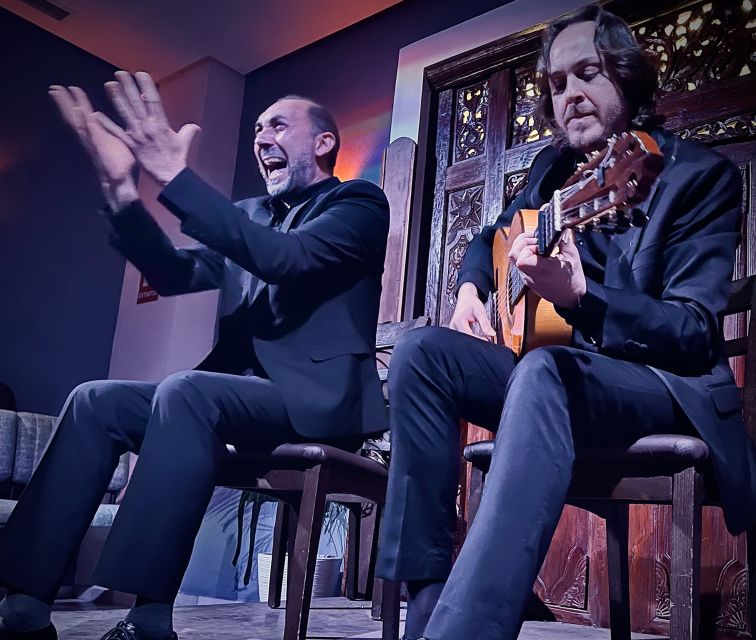 Seville: Flamenco Show at Tablao Almoraima in Triana - The drink and premium options
