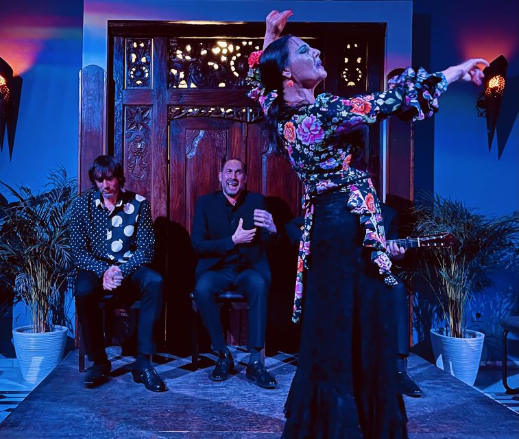Seville: Flamenco Show at Tablao Almoraima in Triana - Seats, arrival time, and the small-room tradeoff