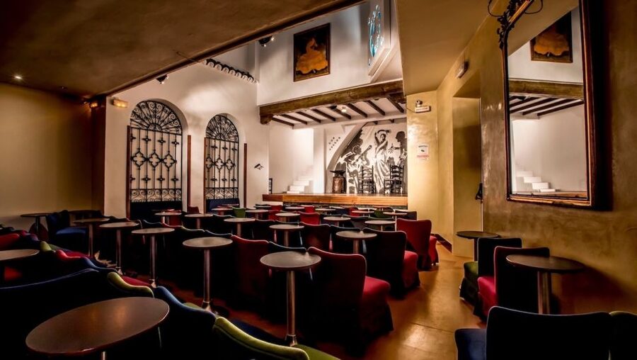 Seville: Flamenco Show at Tablao Los Gallos - Why Tablao Los Gallos feels different from a big stage show