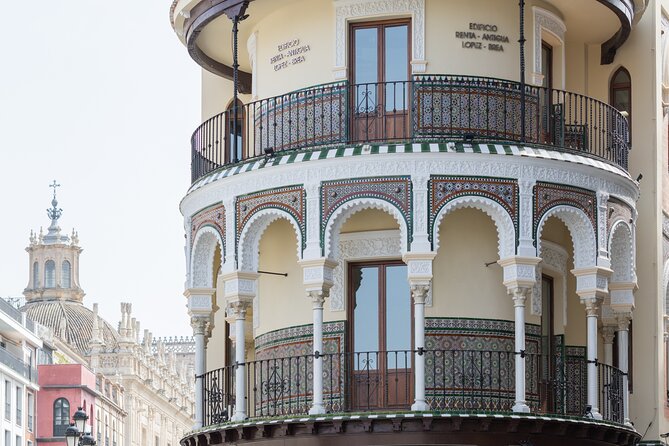Seville Former Jewish Quarter Walking Tour: Santa Cruz - Hospital de los Venerables shows a later Seville
